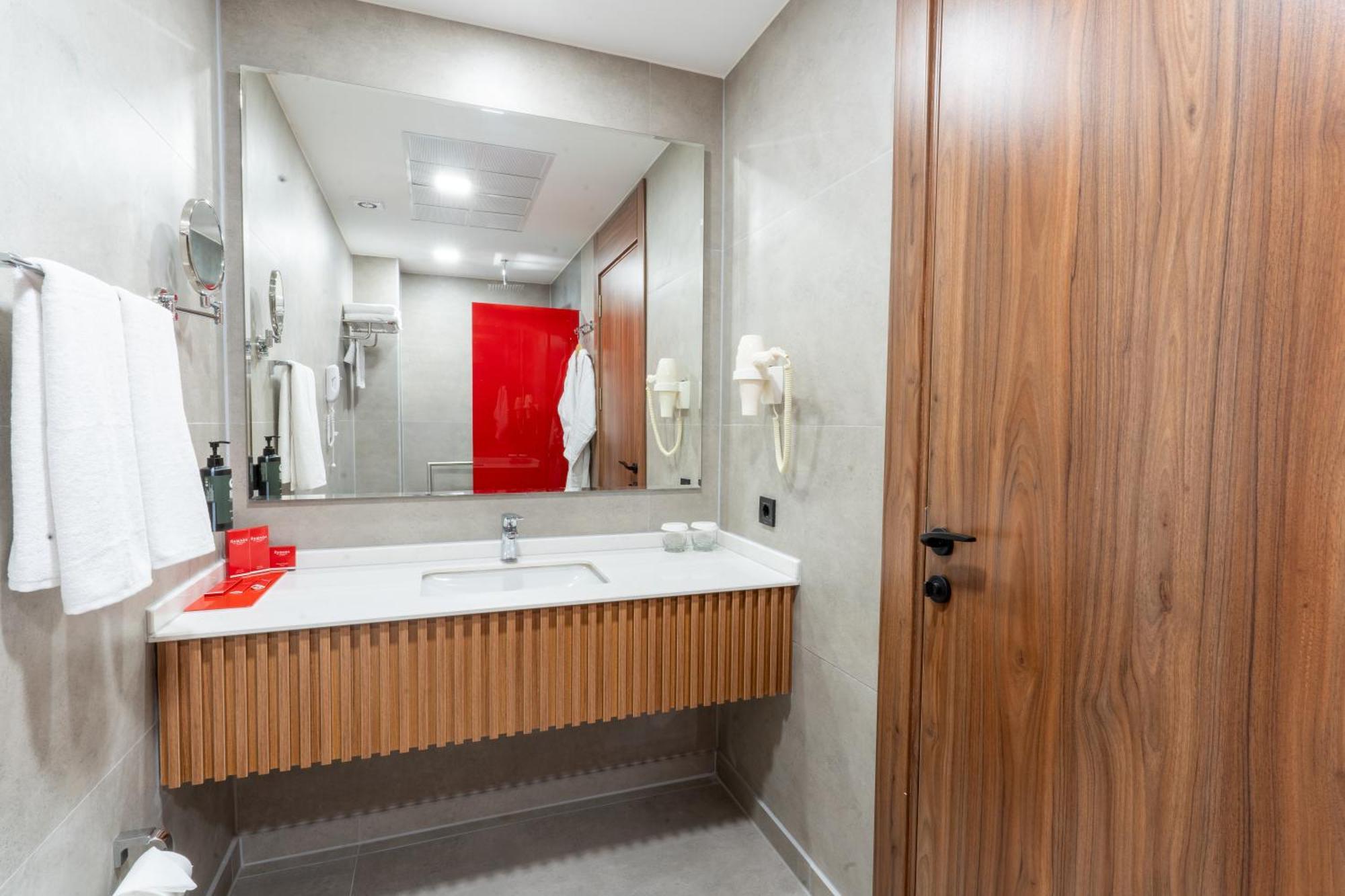 Ramada By Wyndham Gaziantep Hotel Exterior photo